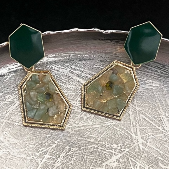 🆕New Gold Plated Green Stones Earrings - Picture 4 of 6